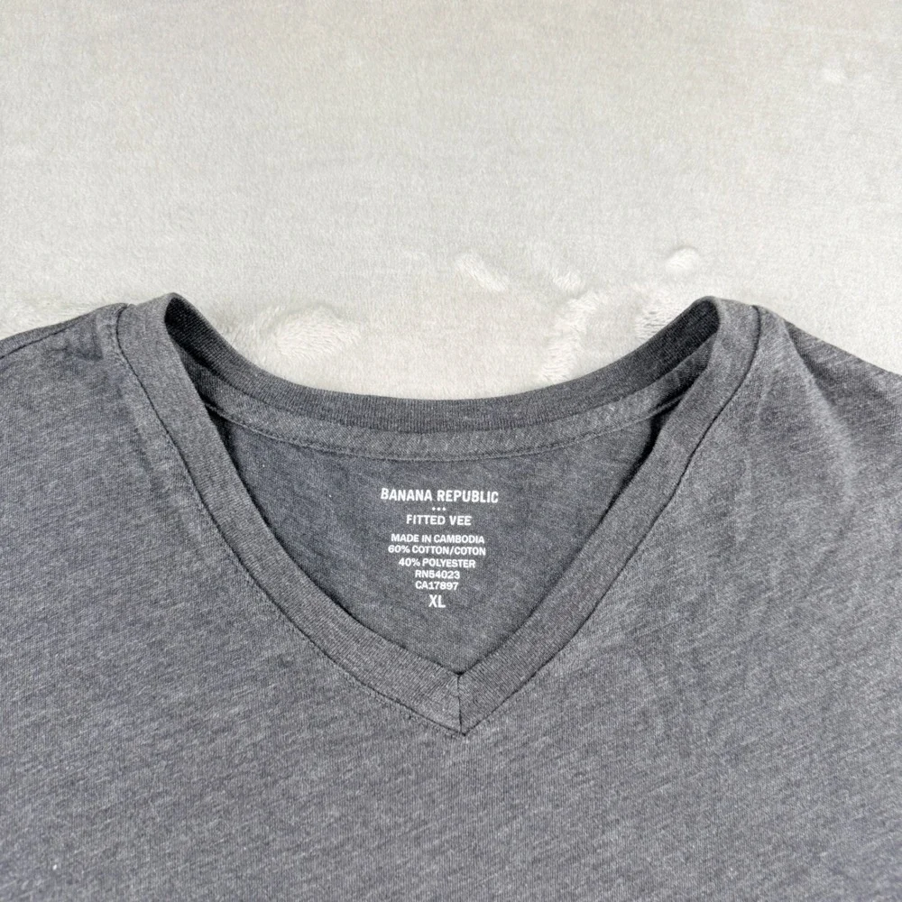 Banana Republic Men's XL Fitted Vee T-Shirt Gray Heather V-Neck Short Sleeve